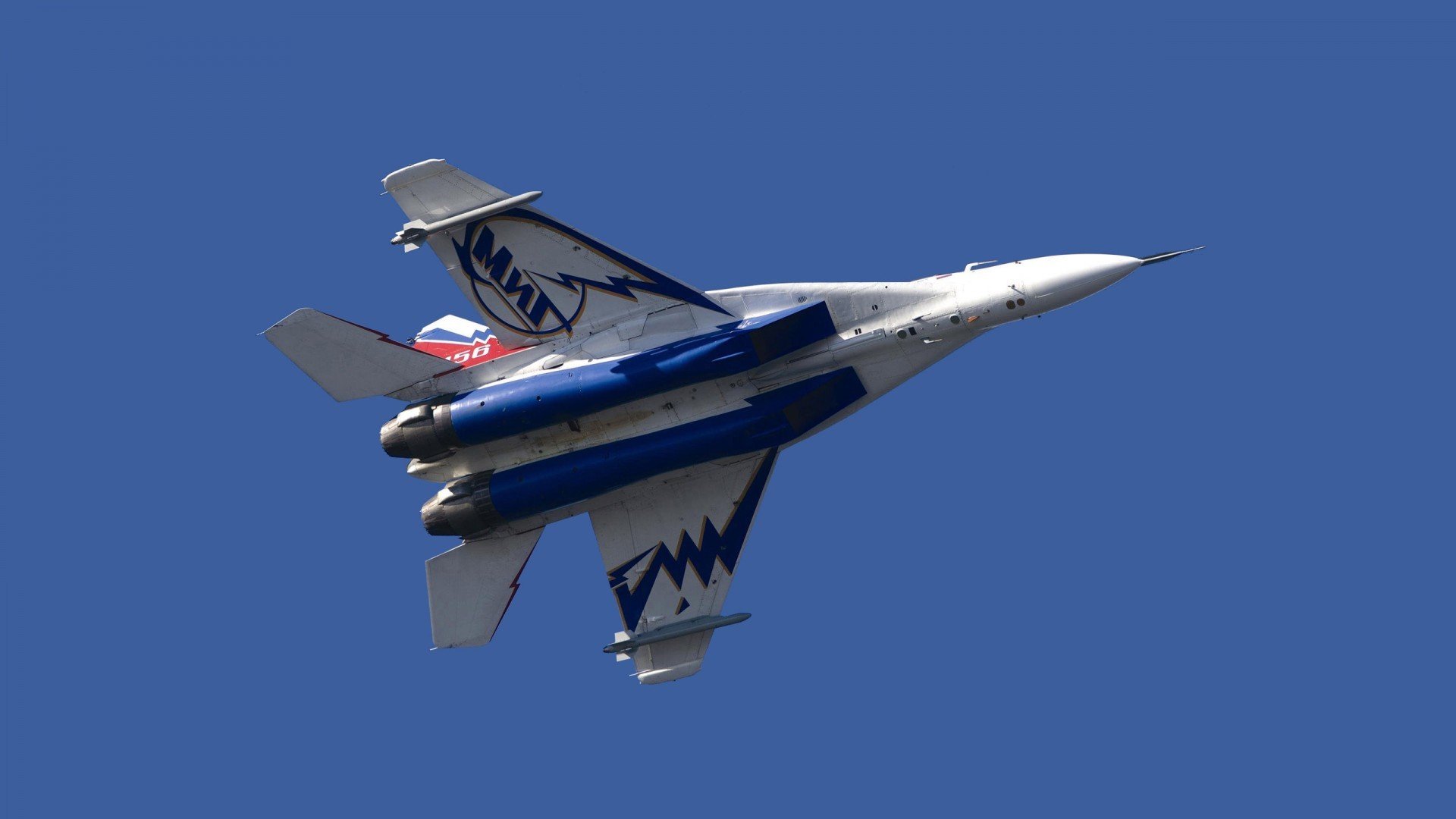 Kaiyun官方登录入口-《比赛现场：观众热情点燃整个舞台》，观众在比赛现场用英语怎么说